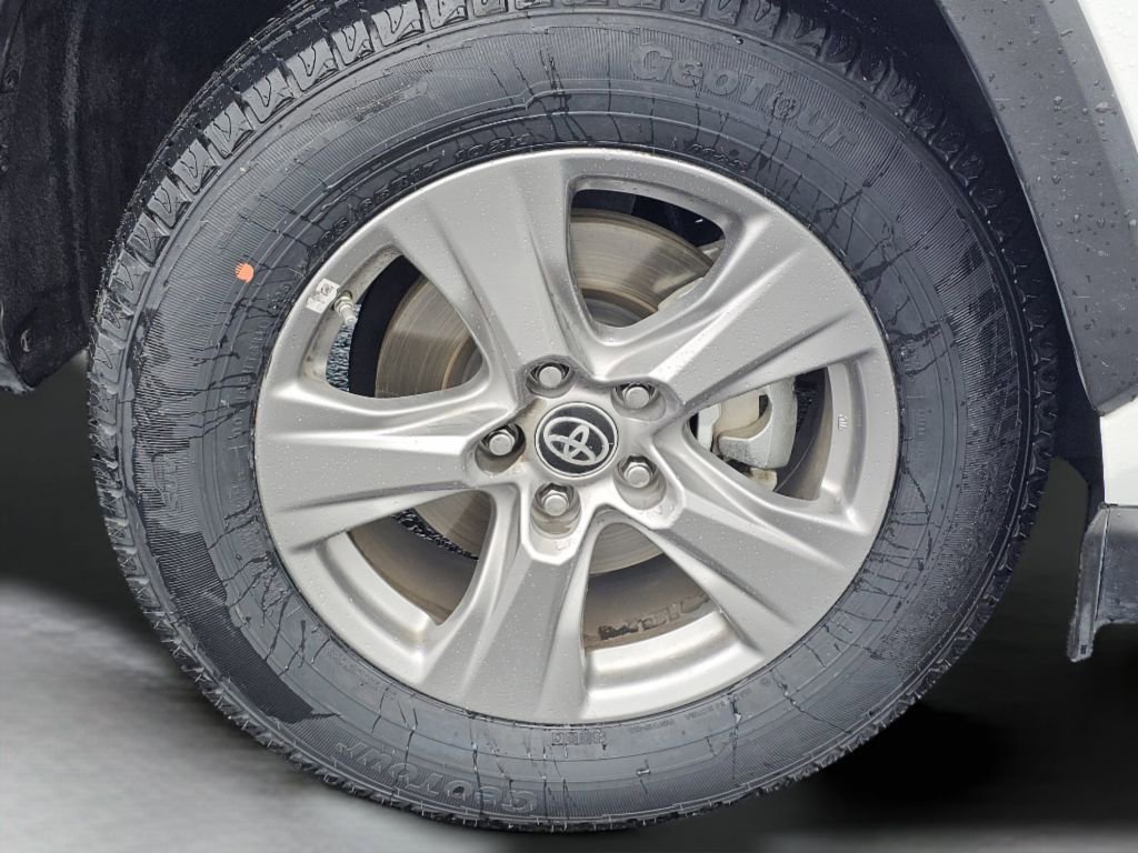 Used 2024 Toyota RAV4 LE AWD/4WD image 17
