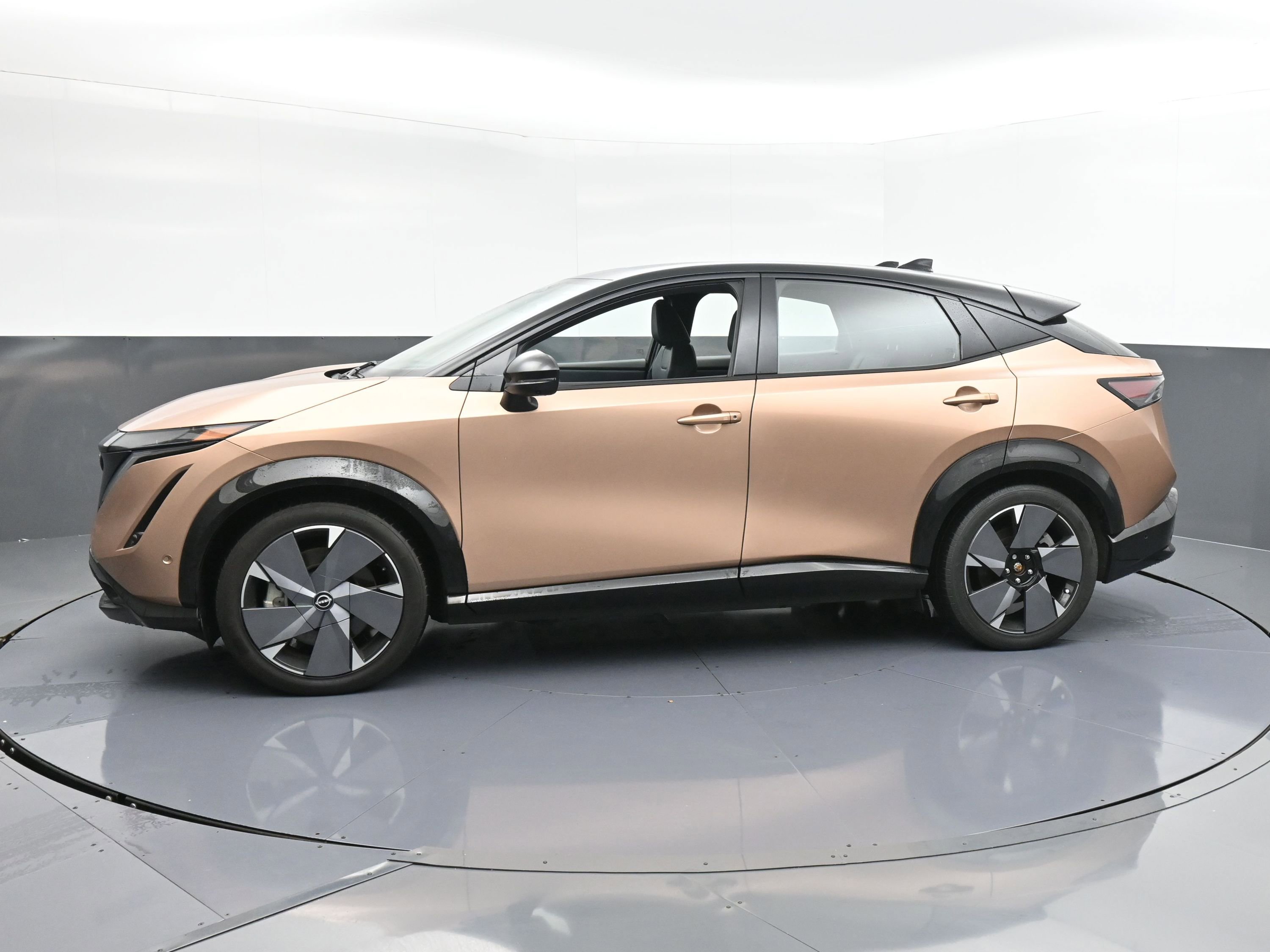 Used 2023 Nissan Ariya image 5