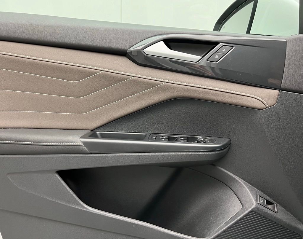 Used 2024 Volkswagen Taos SEL image 19