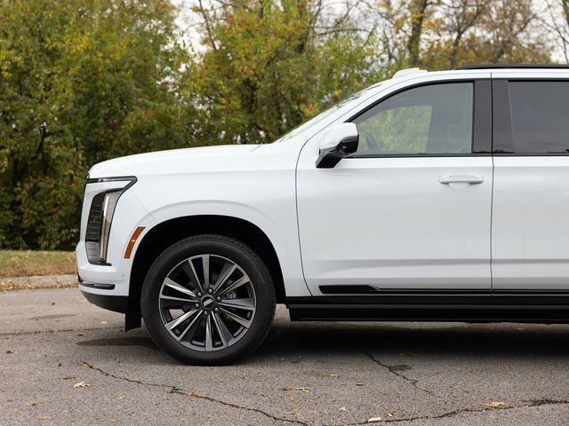 Used 2026 Cadillac Escalade ESV Sport w/ Touring Package image 3