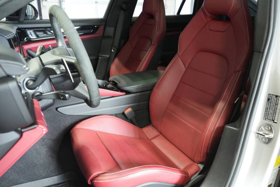 Certified 2025 Porsche Panamera GTS image 5