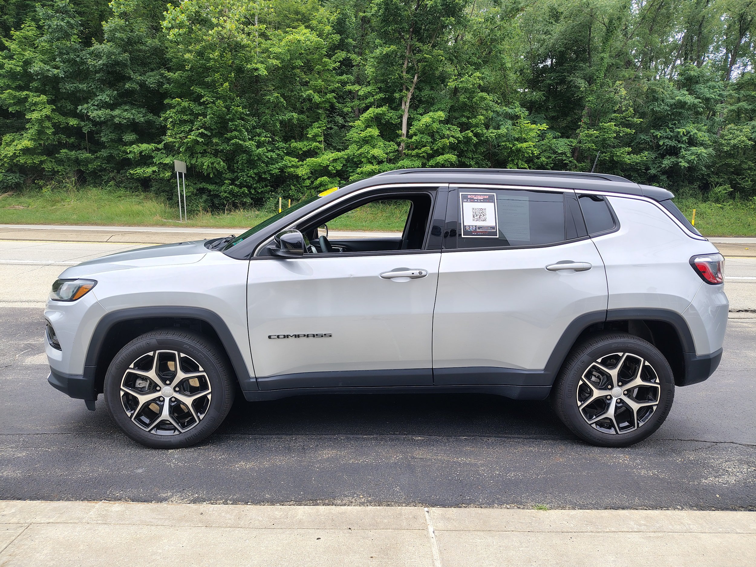 Certified 2024 Jeep Compass Limited w/ Sun and Sound Group AWD/4WD image 6
