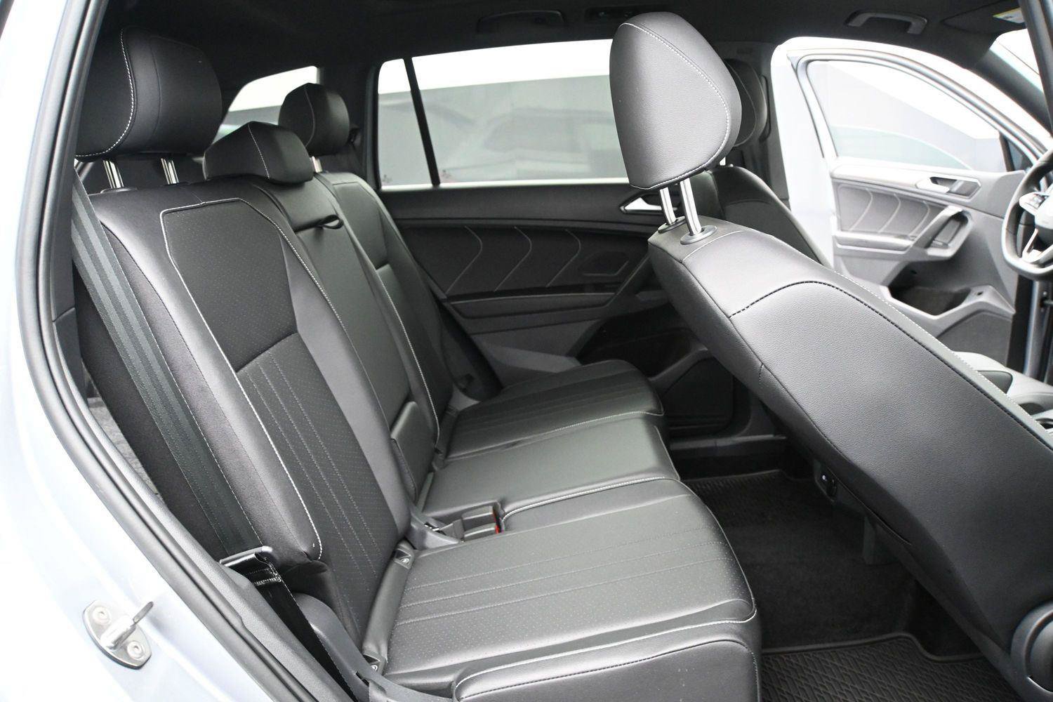 Used 2024 Volkswagen Tiguan SE R-Line AWD/4WD image 16