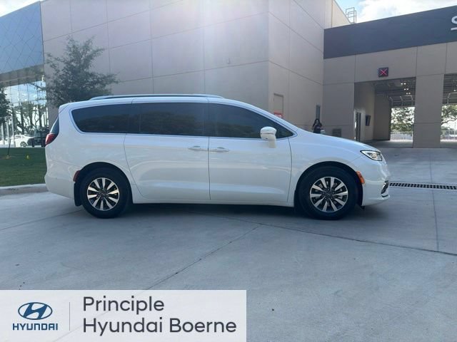 Used 2021 Chrysler Pacifica Touring-L FWD image 5