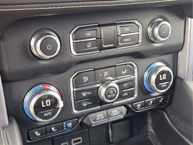 Used 2024 GMC Yukon XL SLT w/ SLT Premium Package AWD/4WD image 29