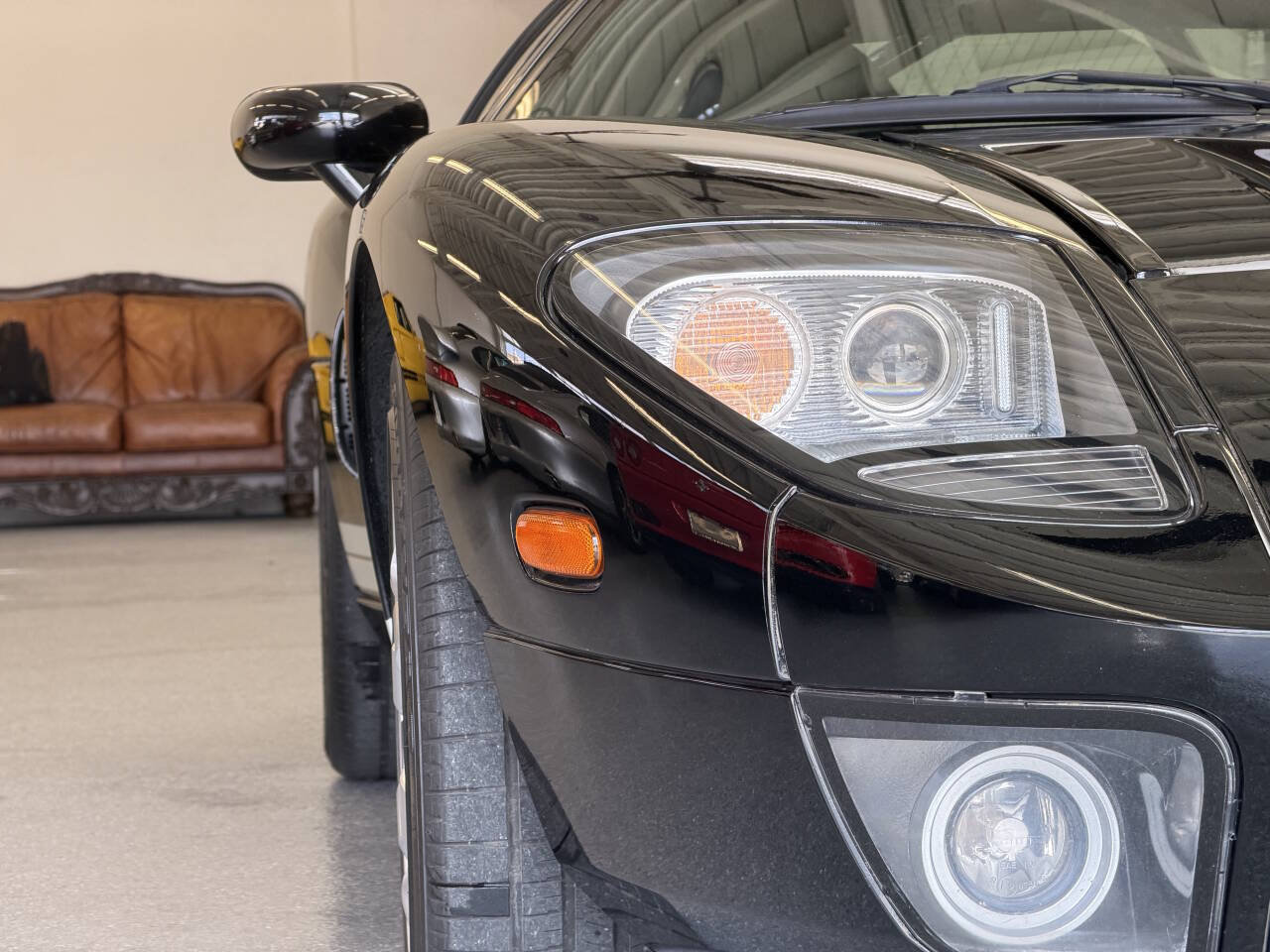 Used 2005 Ford GT RWD image 9