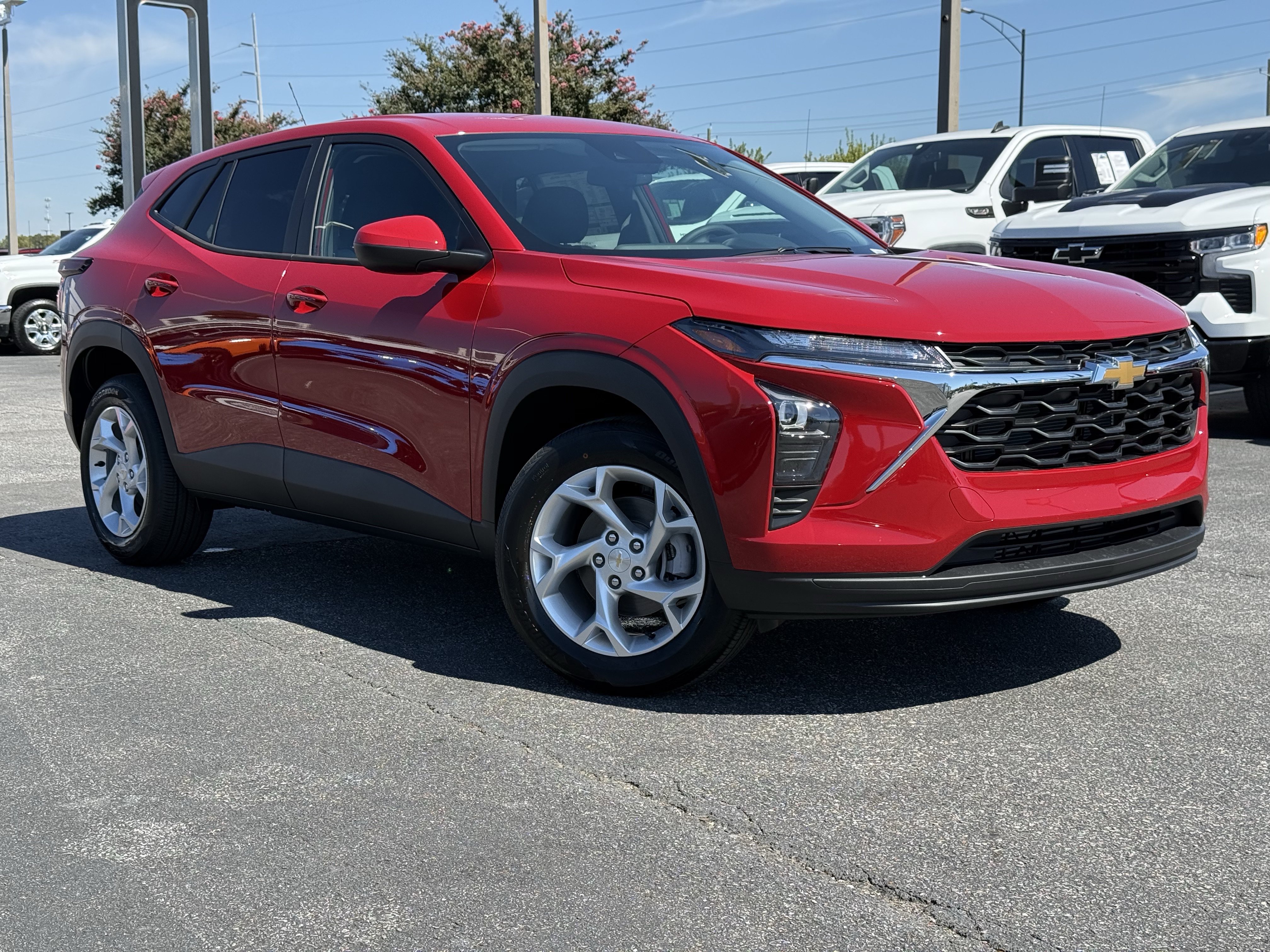 New 2026 Chevrolet Trax LS w/ LS Convenience Package FWD image 2