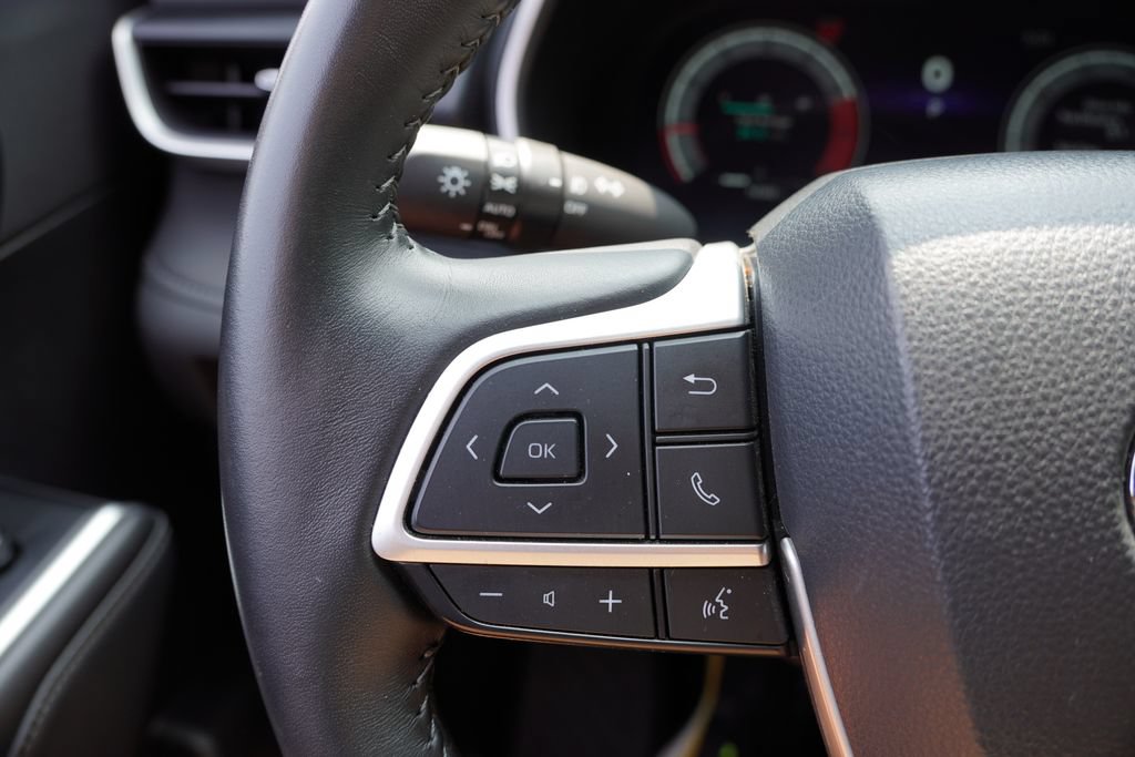 Used 2025 Toyota Highlander XSE AWD/4WD image 36