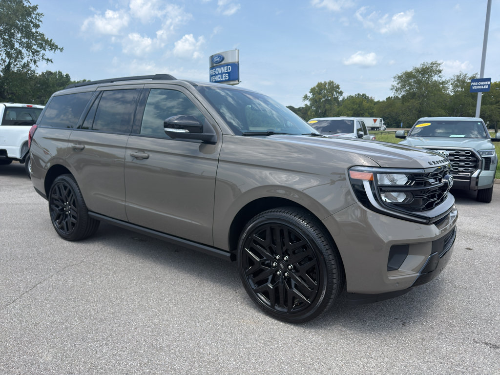New 2027 Ford Expedition Platinum w/ Stealth Performance Package AWD/4WD image 3
