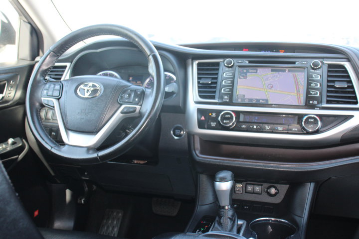 Used 2018 Toyota Highlander Limited image 25