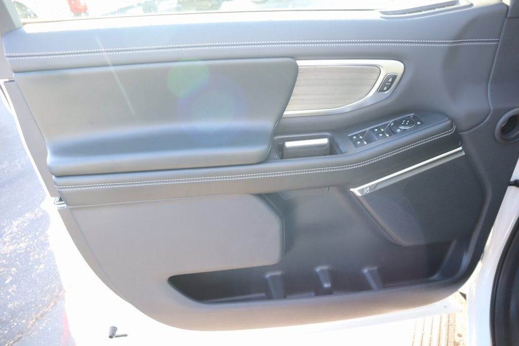 New 2025 Ford Expedition Max Platinum w/ Driver's Package image 18