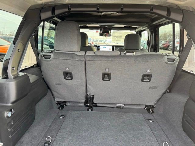New 2026 Jeep Wrangler Unlimited Rubicon w/ Safety Group AWD/4WD image 32