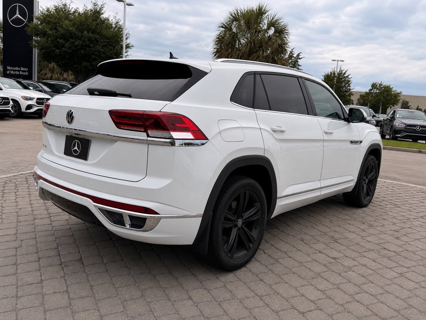 Used 2021 Volkswagen Atlas Cross Sport SE w/ Panoramic Sunroof Package FWD image 11