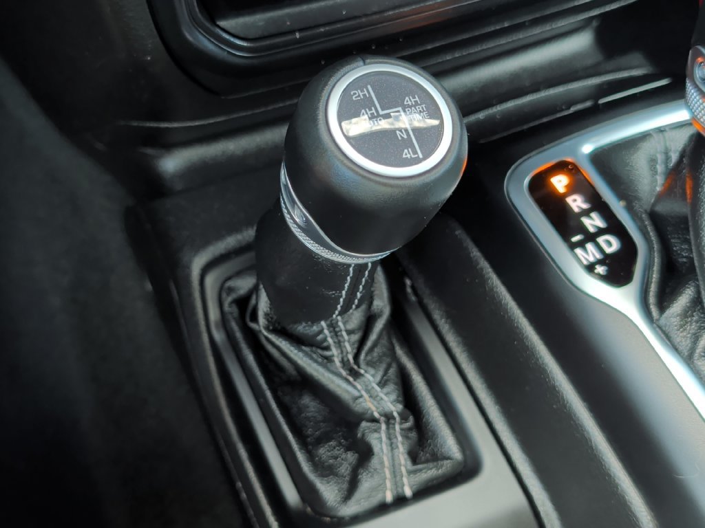 Used 2022 Jeep Wrangler Unlimited Sahara w/ Cold Weather Group AWD/4WD image 45