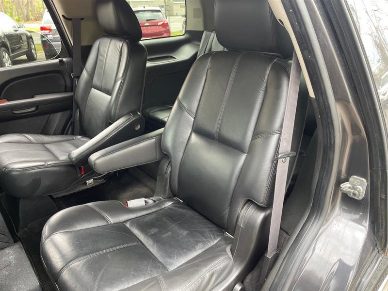 Used 2011 Chevrolet Tahoe LT w/ Luxury Package AWD/4WD image 12