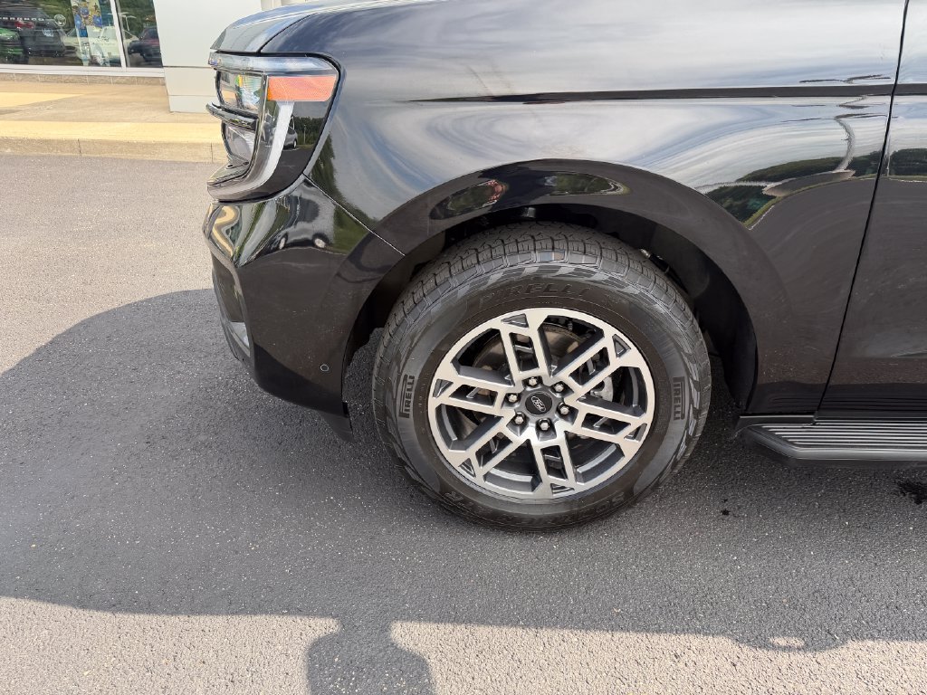 Certified 2025 Ford Expedition Active AWD/4WD image 11