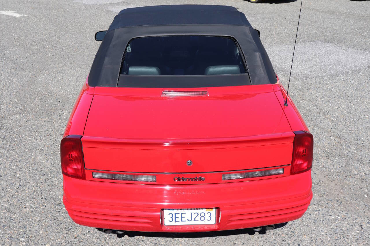 Used 1993 Oldsmobile Cutlass Supreme Convertible image 17