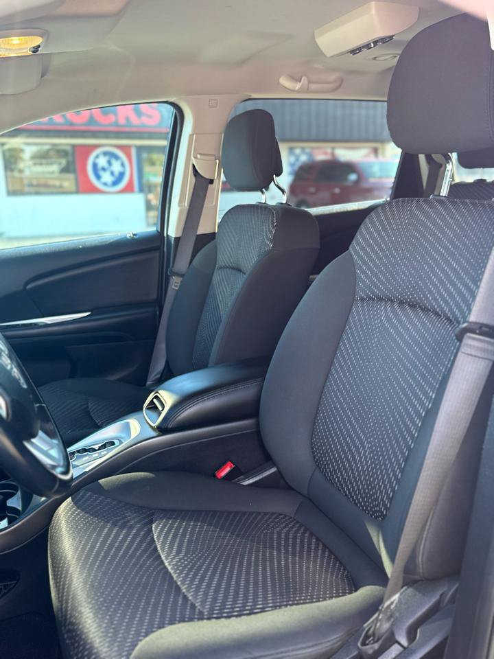 Used 2020 Dodge Journey SE w/ SE Popular Equipment Group FWD image 9