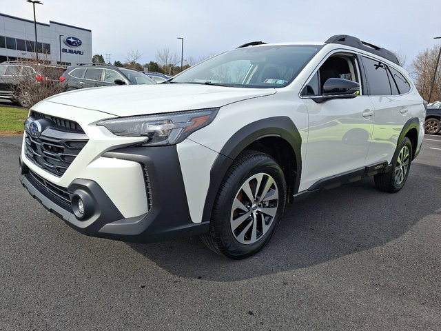Certified 2025 Subaru Outback Premium AWD/4WD image 3