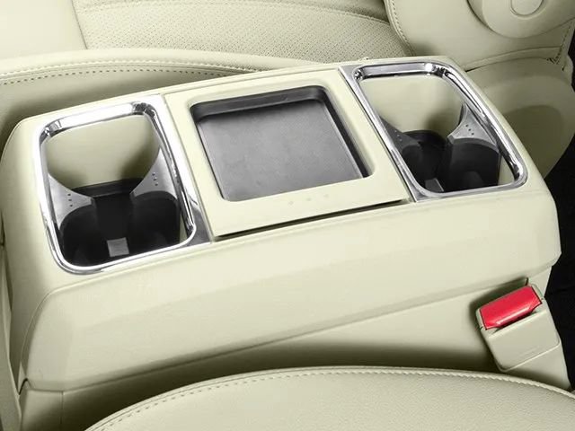 Used 2013 Chrysler Town & Country Touring image 16