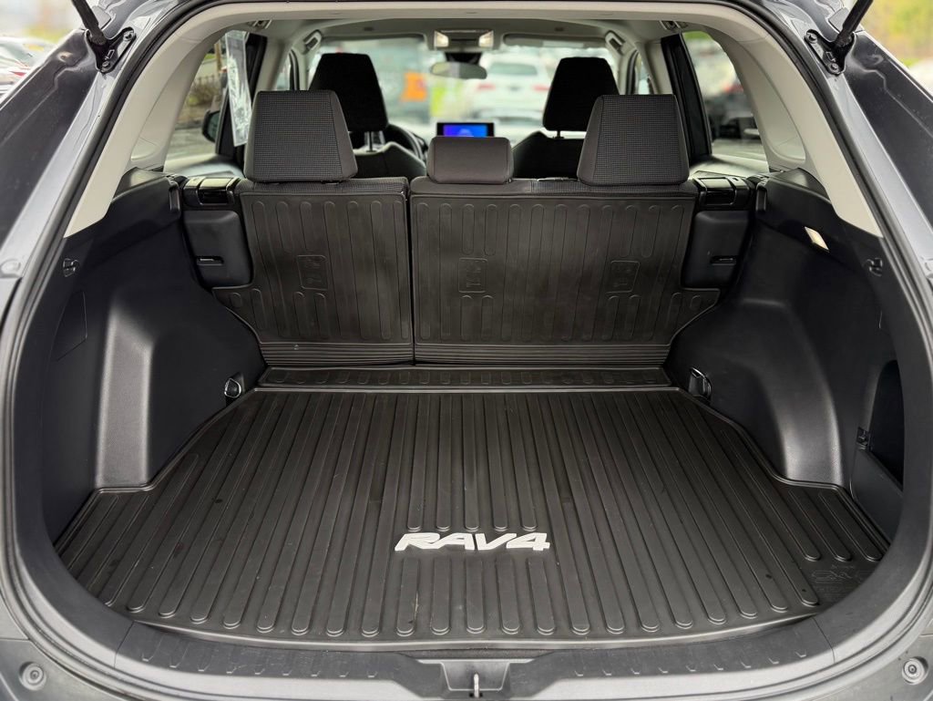 Used 2023 Toyota RAV4 LE AWD/4WD image 5