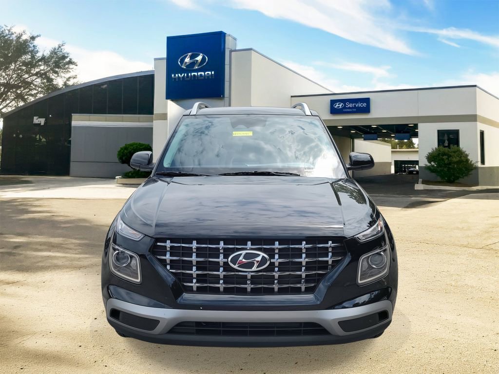 Used 2025 Hyundai Venue SEL image 2