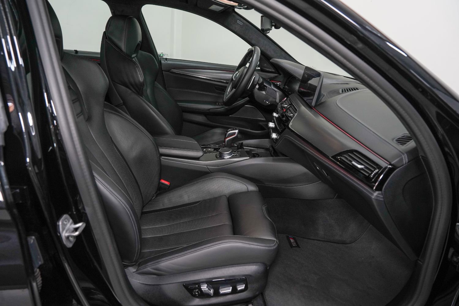 Used 2021 BMW M5 w/ Competition Package image 27