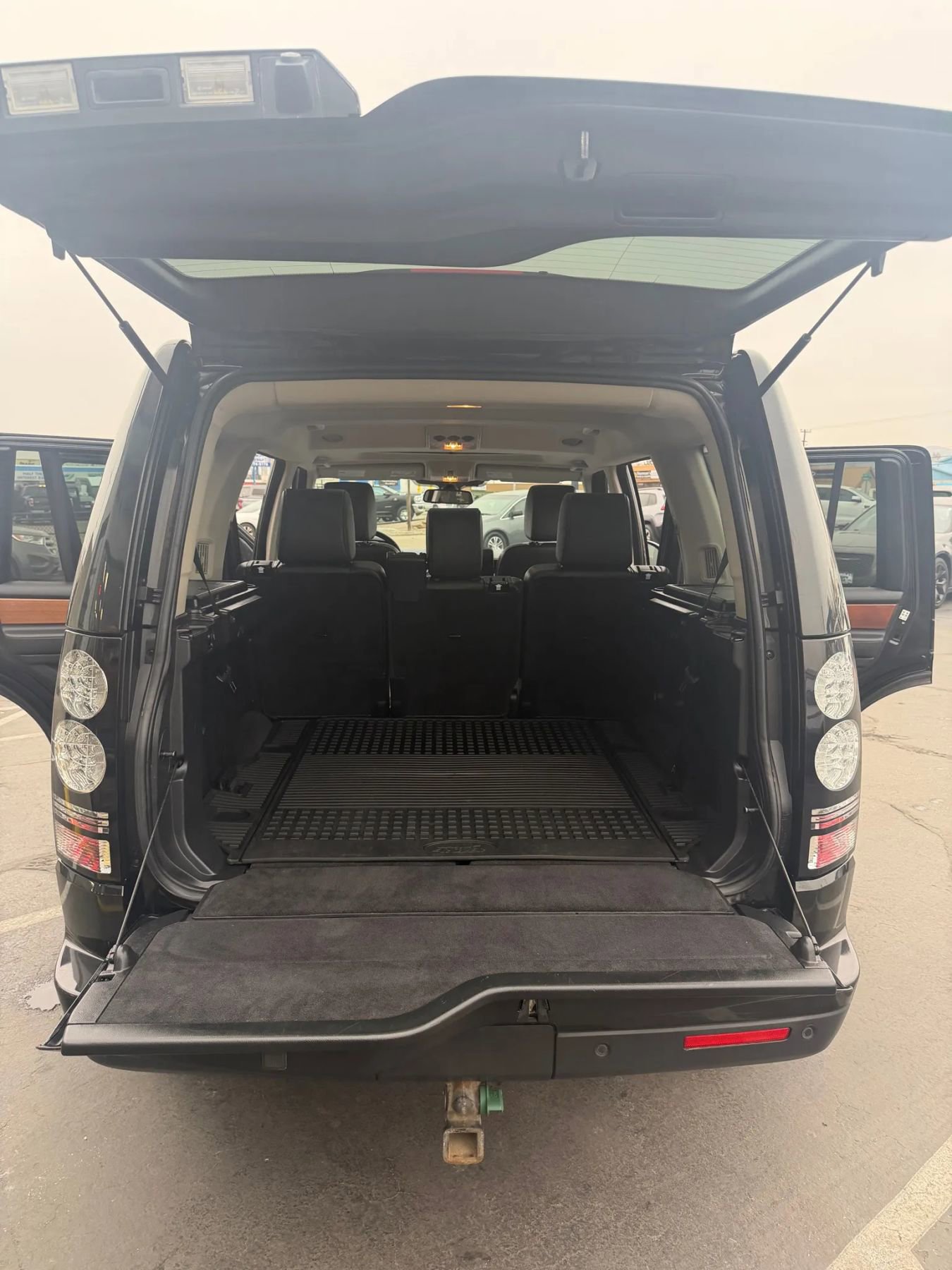 Used 2015 Land Rover LR4 HSE AWD/4WD image 9