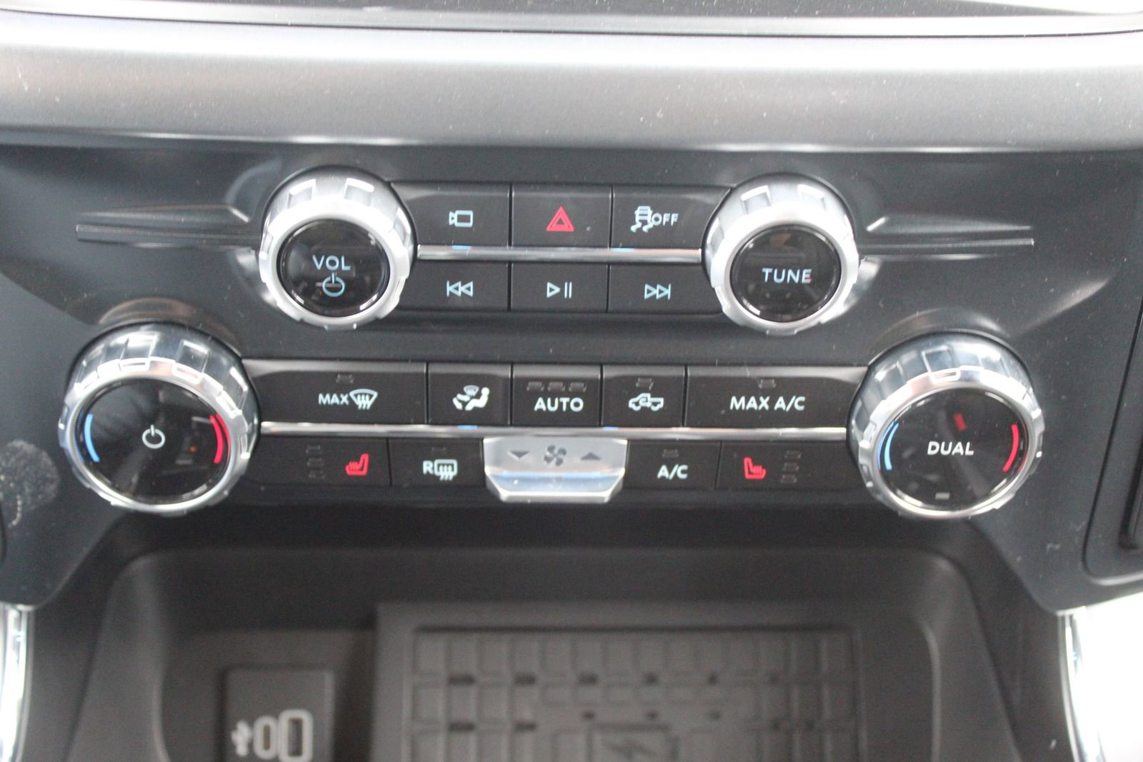 New 2026 Ford F150 XLT w/ Equipment Group 302A MID image 39