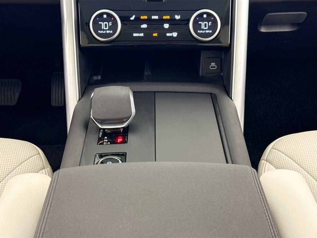 Used 2025 Land Rover Discovery S AWD/4WD image 12