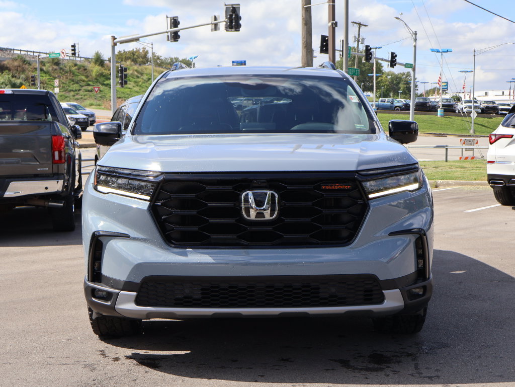 Certified 2025 Honda Pilot TrailSport image 2