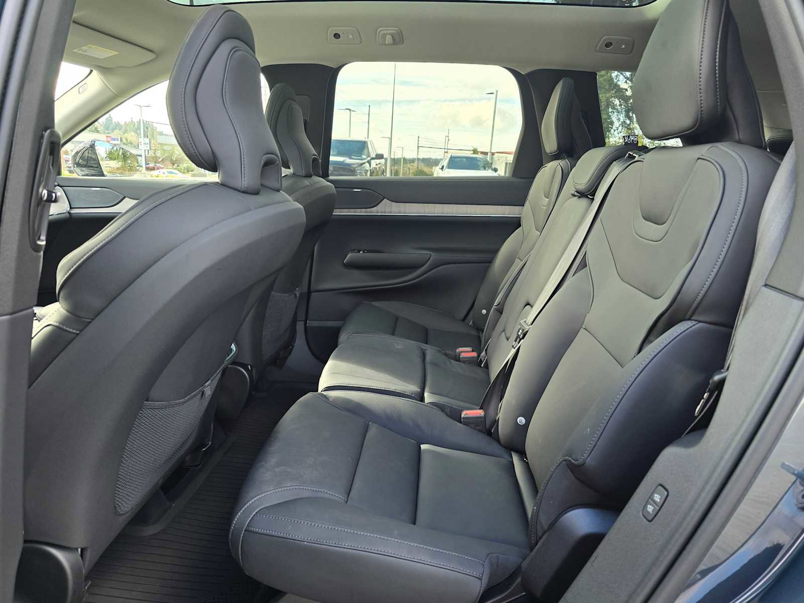 Used 2025 Volvo EX90 Ultra image 16