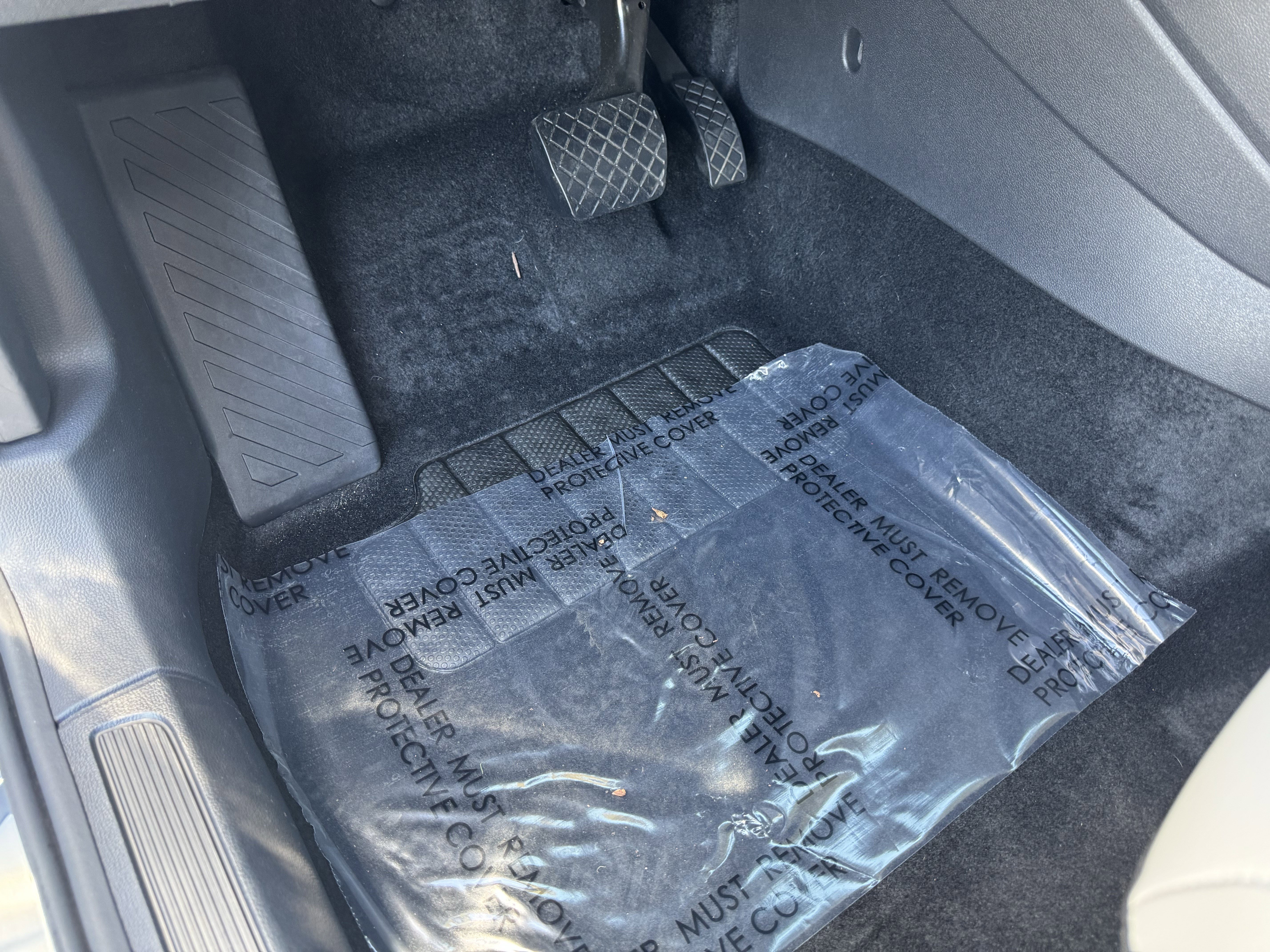 Used 2025 Volkswagen Taos SE image 18