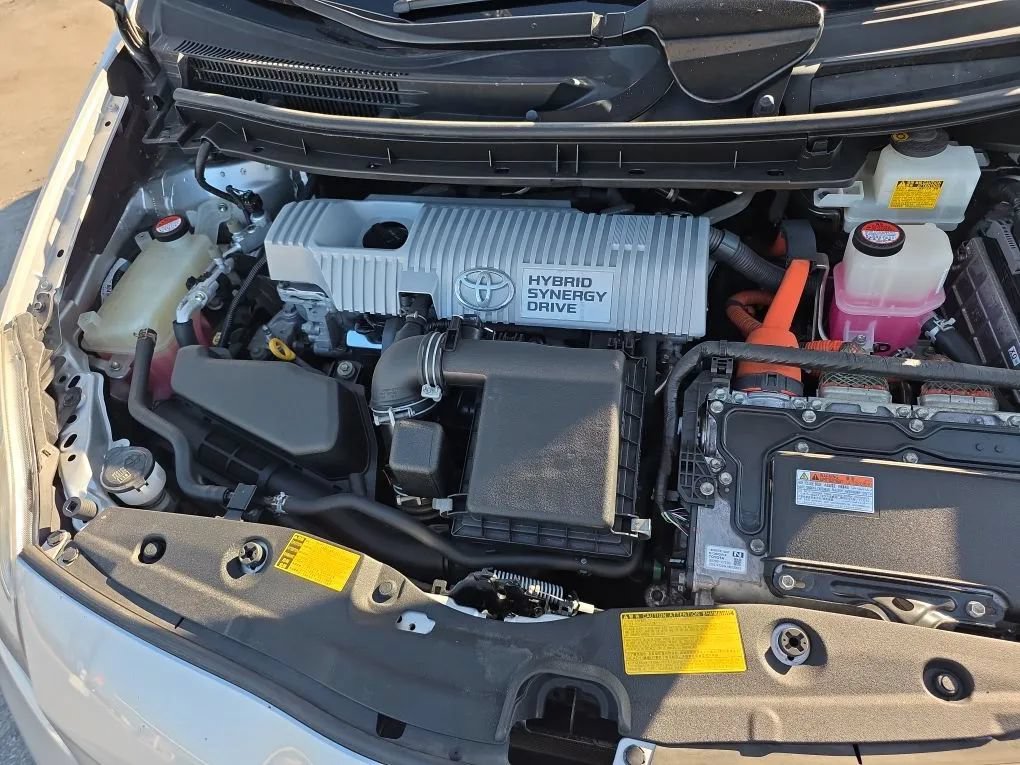 Used 2014 Toyota Prius Four w/ Solar Roof Package FWD image 30
