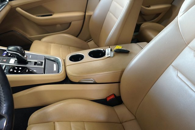 Used 2019 Porsche Panamera 4 image 30