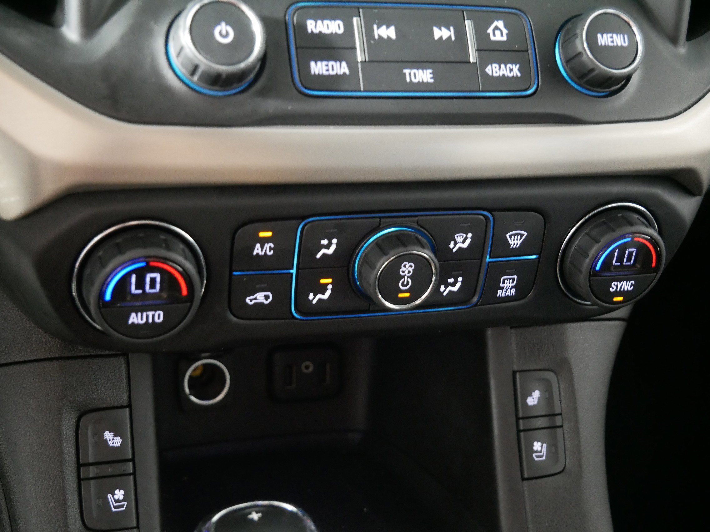 Certified 2017 GMC Acadia Denali image 23