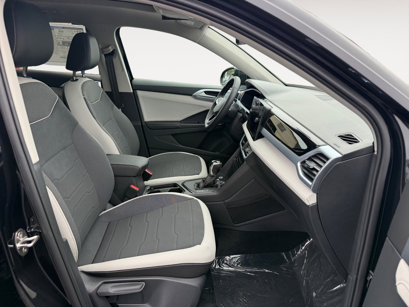 New 2026 Volkswagen Taos SE FWD image 19
