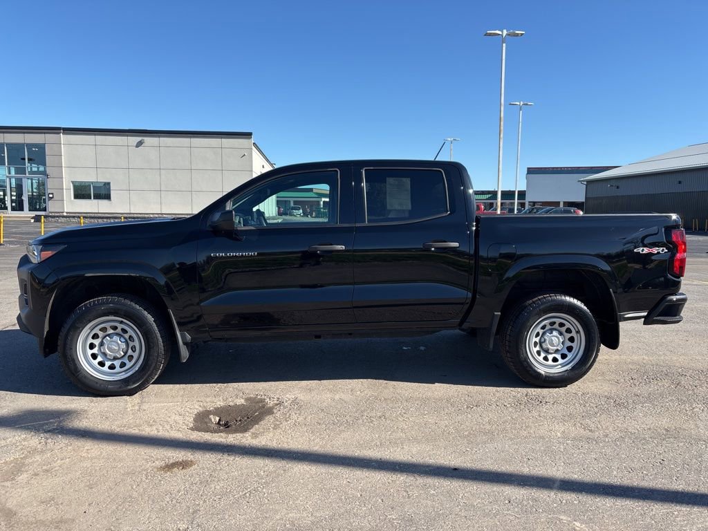 Used 2023 Chevrolet Colorado W/T w/ Advanced Trailering Package AWD/4WD image 4