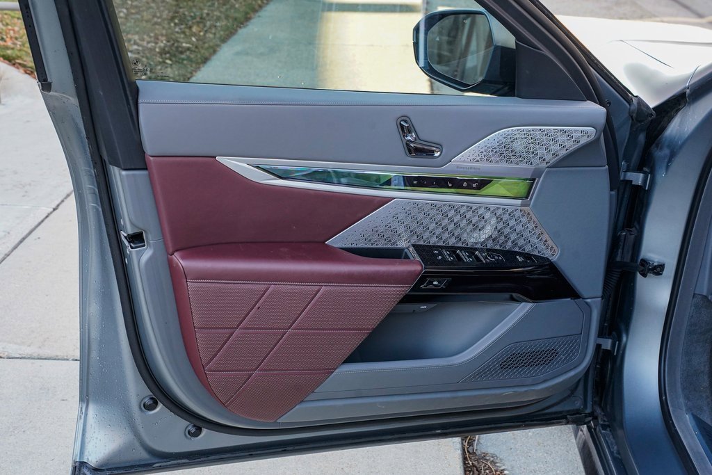 Used 2023 BMW 760i xDrive image 9