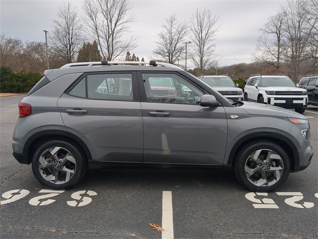 Used 2022 Hyundai Venue SEL image 3