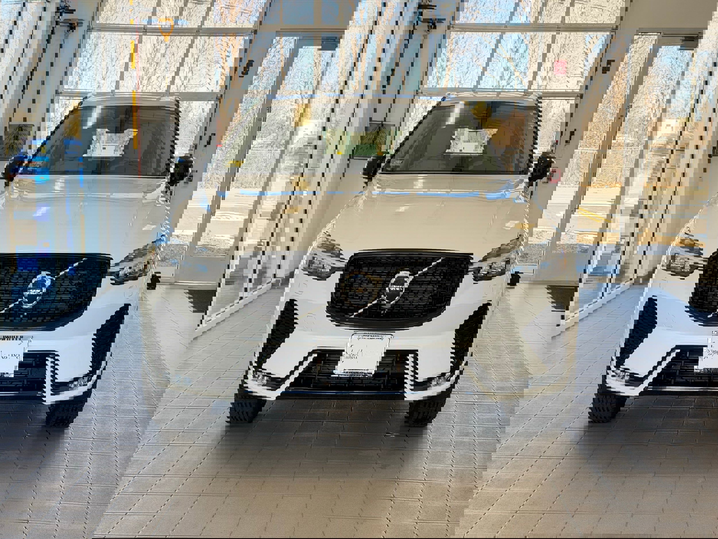 Certified 2025 Volvo XC60 B5 Core image 3