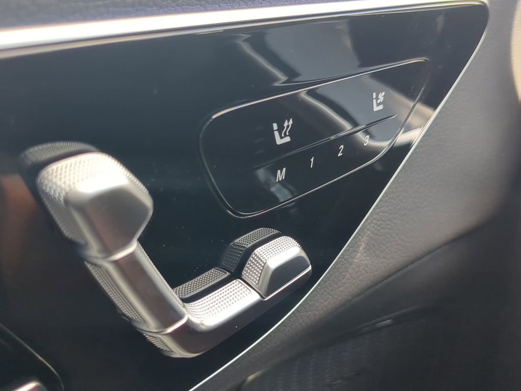 Used 2025 Mercedes-Benz GLC 300 image 11