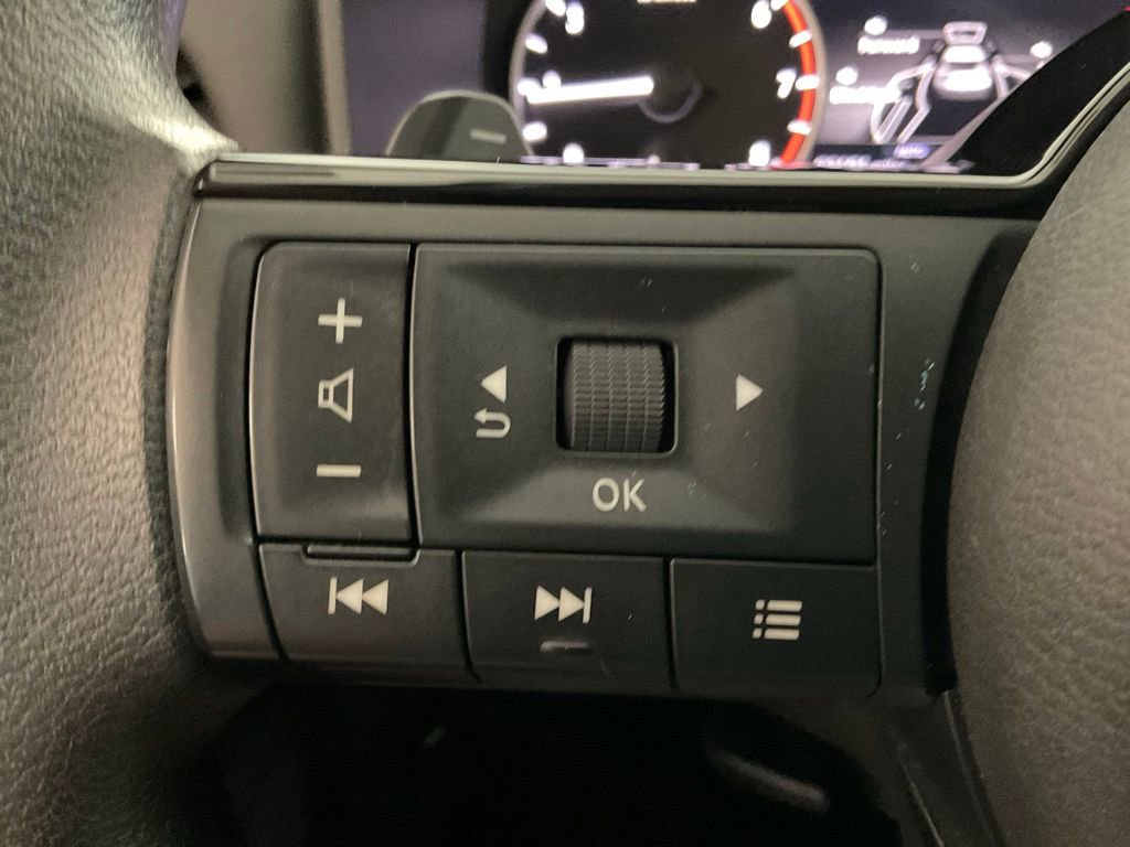 Used 2023 Nissan Rogue SV AWD/4WD image 13