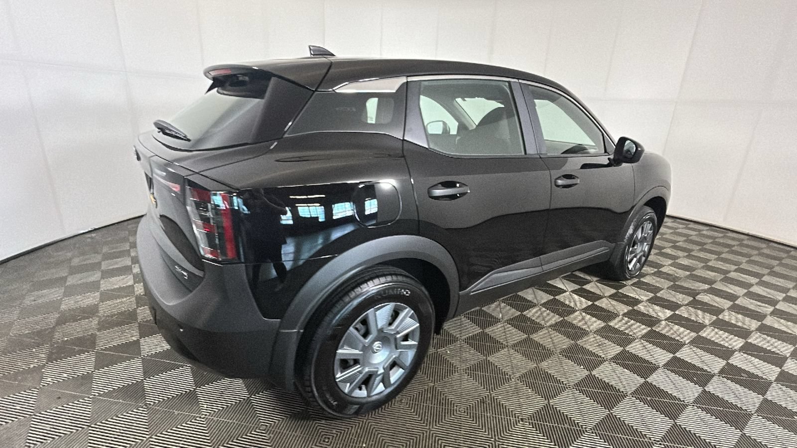 Used 2025 Nissan Kicks S AWD/4WD image 3