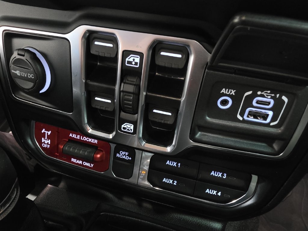 Used 2024 Jeep Gladiator Mojave AWD/4WD image 22