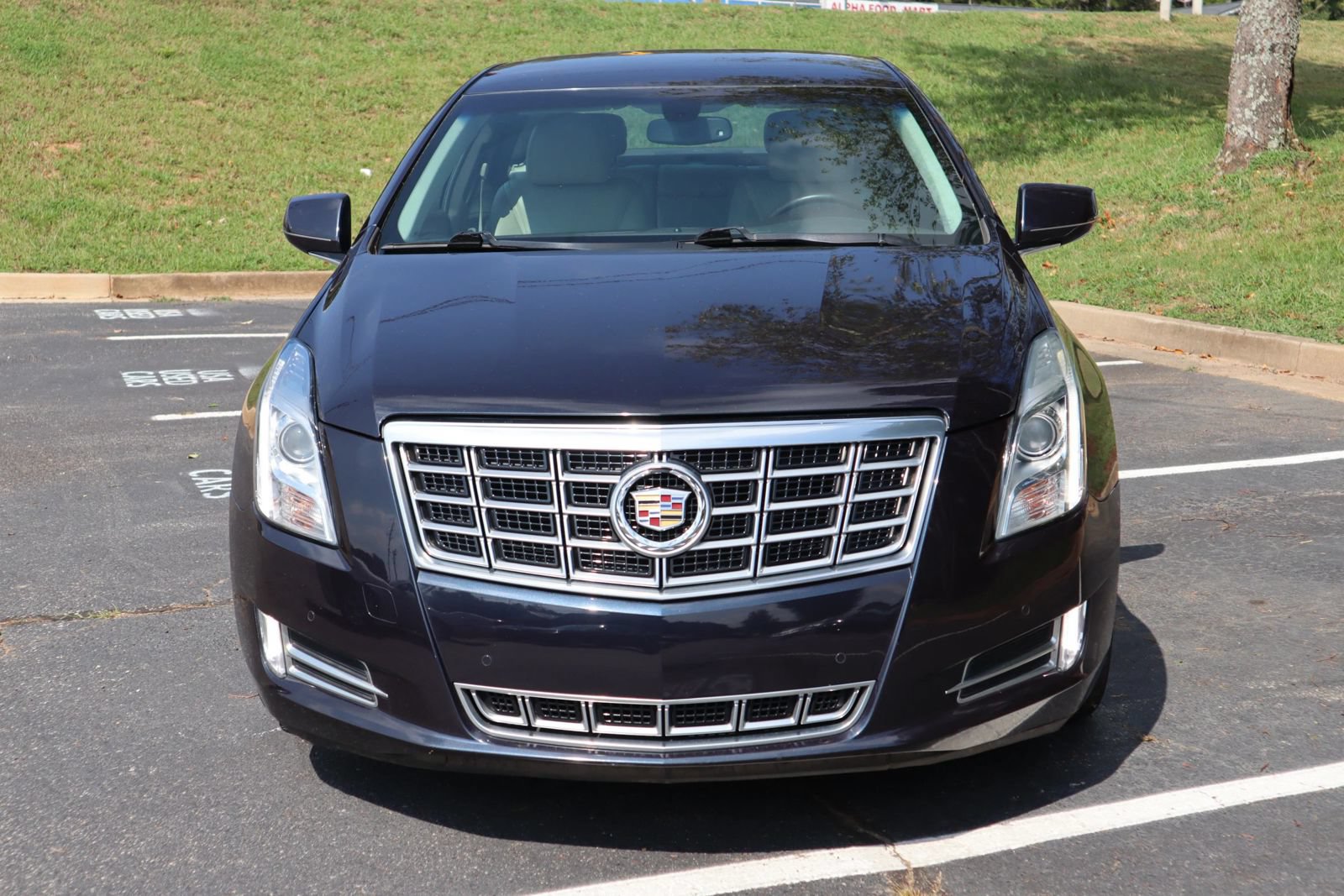 Used 2013 Cadillac XTS Luxury FWD image 2