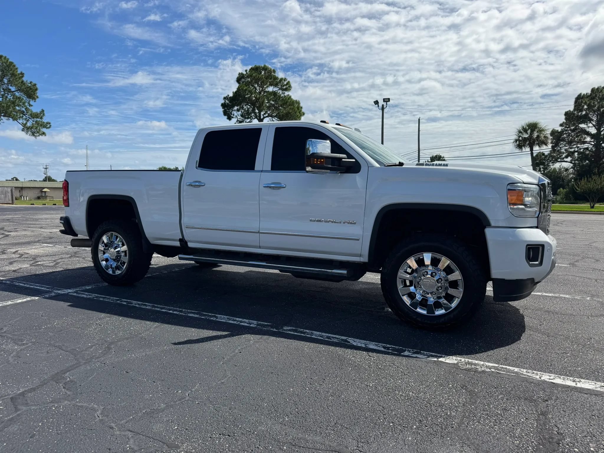 Used 2019 GMC Sierra 2500 Denali w/ Duramax Plus Package AWD/4WD image 4
