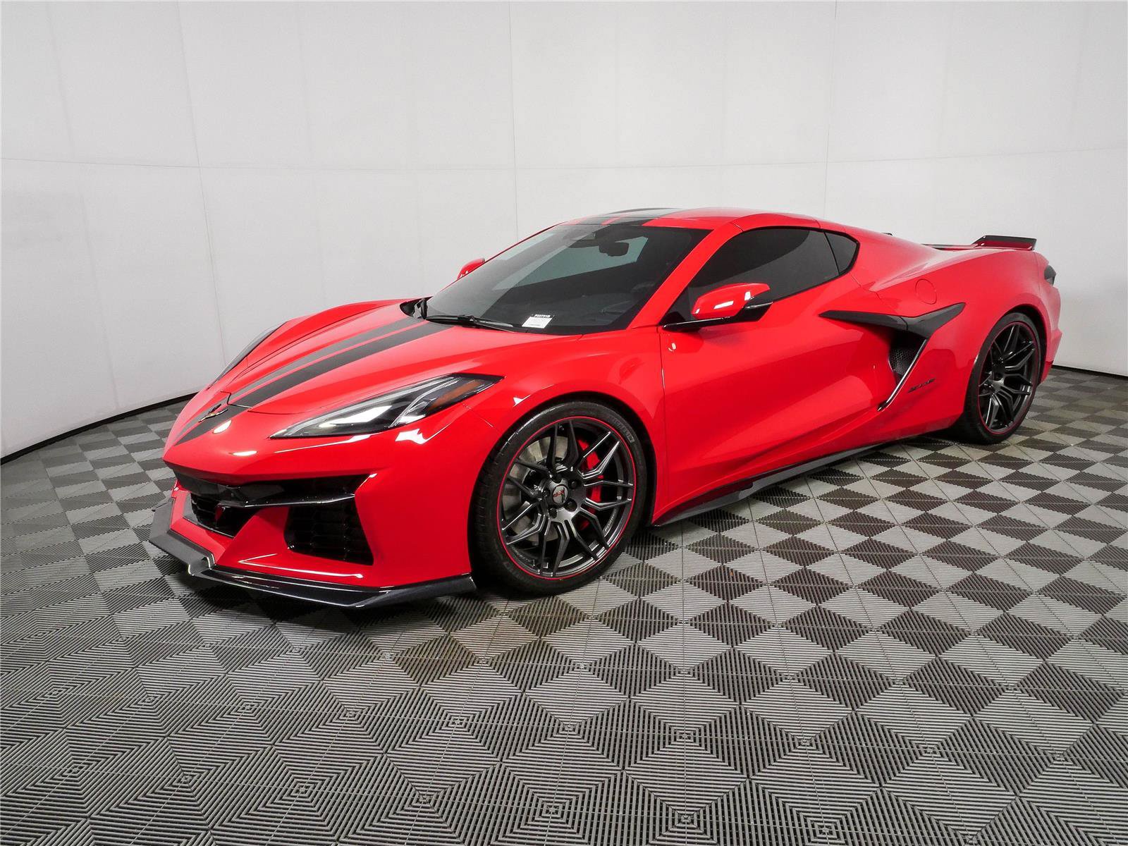 Used 2024 Chevrolet Corvette Z06 RWD image 2