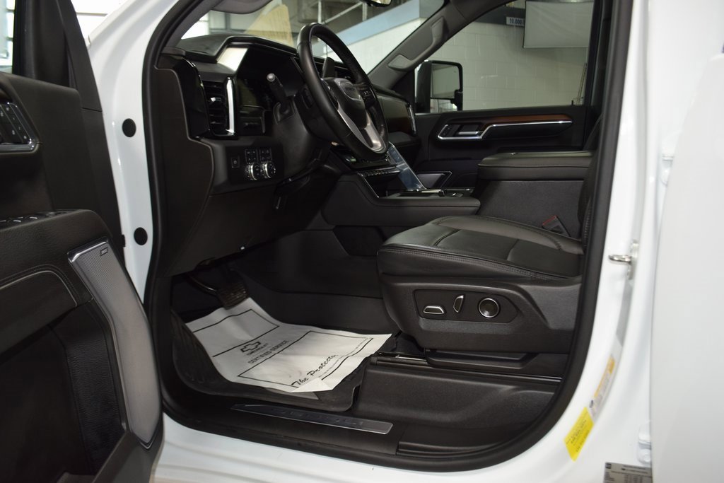 Used 2024 GMC Sierra 3500 Denali w/ Denali Reserve Package image 45