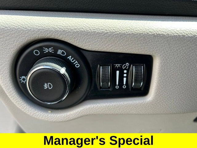 Used 2024 Chrysler Pacifica Touring-L FWD image 18